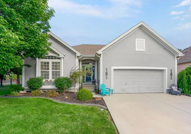 Photo 2 of Single family home for sale at 4025 Nw Chapman Dr, Blue Springs, MO 64015 | MLS# 2638874 | Listing updated on 2026-10-09