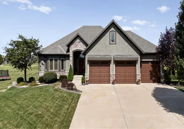 3rd image of 4421 142Nd St, Basehor, KS 66007 | MLS# 2638876