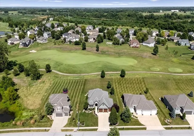 4th image of 4421 142Nd St, Basehor, KS 66007 | MLS# 2638876