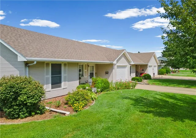 5th image of 1110-1122 W Prospect St, Cameron, MO 64429 | MLS# 2638878