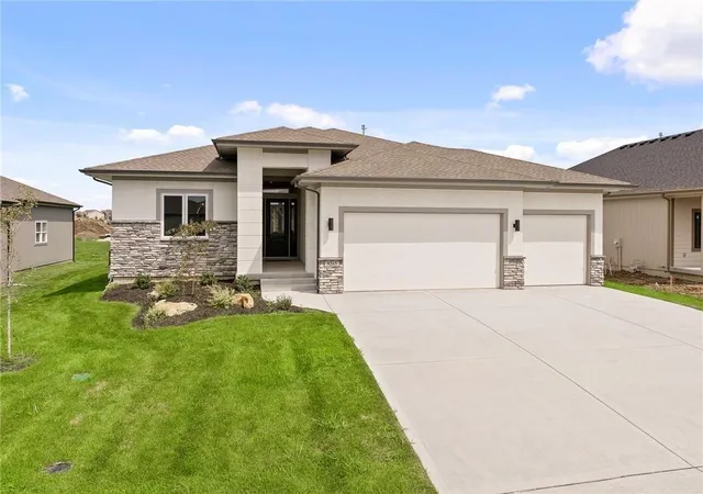 1st image of 4327 Tee Box Dr, Basehor, KS 66007 | MLS# 2638885