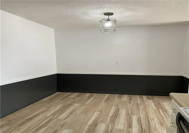 Listing Photo 4 - Condo for sale in building located at 2811 Pembroke Ln, St Joseph, MO 64506 - Unit #C-25