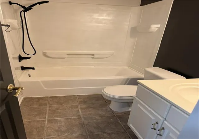Listing Photo 2 - Condo for sale in building located at 2811 Pembroke Ln, St Joseph, MO 64506 - Unit #C-25