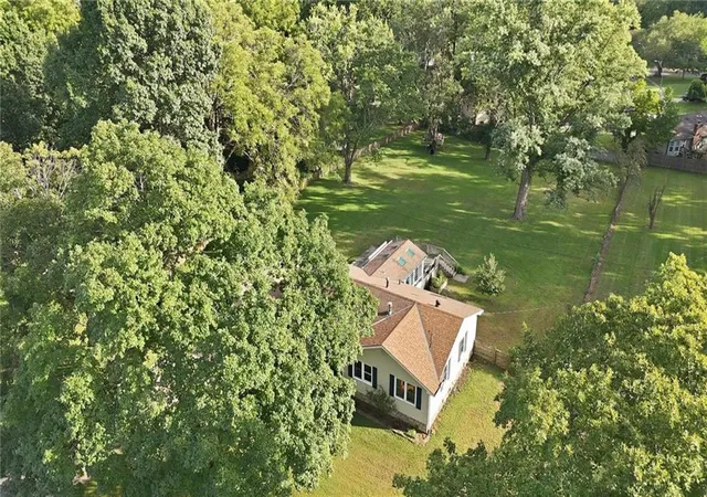 Photo 2 of Sale Pending at 11811 E 53 St, Kansas City, MO 64133 | MLS# 2638888 | Listing updated on 2026-10-01