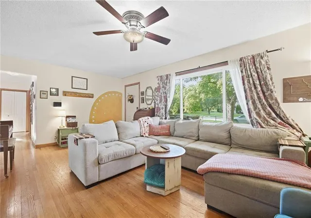 Photo 3 of Sale Pending at 11811 E 53 St, Kansas City, MO 64133 | MLS# 2638888 | Listing updated on 2026-10-01