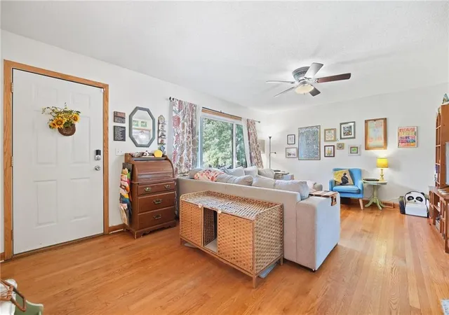 Photo 4 of Sale Pending at 11811 E 53 St, Kansas City, MO 64133 | MLS# 2638888 | Listing updated on 2026-10-01