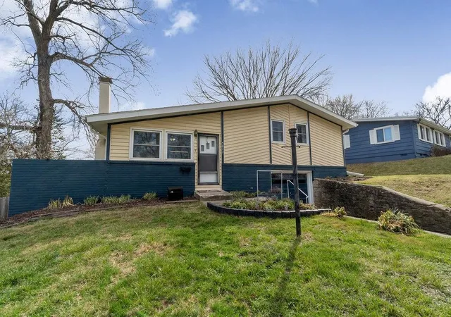 Photo 1 of Single family home for sale at 5613 N Euclid Ave, Gladstone, MO 64118 | MLS# 2638899 | Listing updated on 2026-09-22