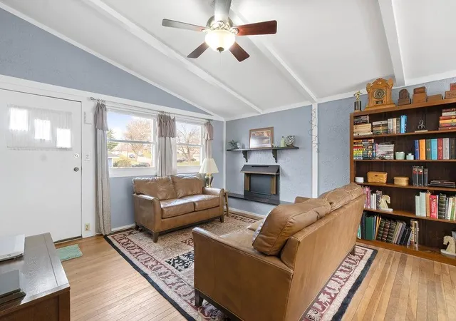 Photo 3 of Single family home for sale at 5613 N Euclid Ave, Gladstone, MO 64118 | MLS# 2638899 | Listing updated on 2026-09-22
