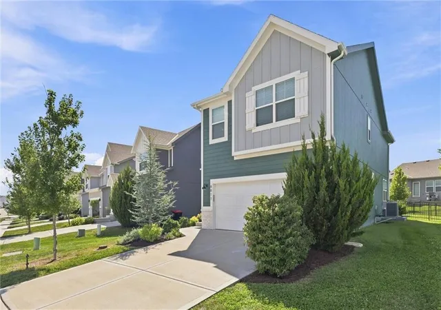 Photo 3 of Sale Pending at 8811 Sw 9Th St, Blue Springs, MO 64064 | MLS# 2638912 | Listing updated on 2026-09-05
