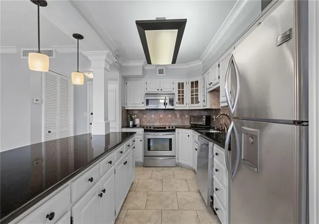 Photo 3 of Condo for sale at 4545 Wornall Rd #206, Kansas City, MO 64111 | MLS# 2638917 | Listing updated on 2026-09-03