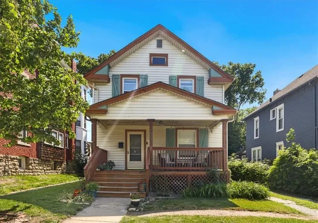Photo 2 of Single family home for sale at 3911 Central St, Kansas City, MO 64111 | MLS# 2638918 | Listing updated on 2026-09-22