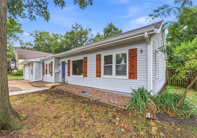 Photo 3 of Single family home for sale at 6104 W 53rd Terrace, Mission, KS 66202 | MLS# 2638919 | Listing updated on 2026-10-16