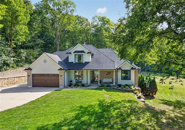 Photo 1 of Sale Pending at 7355 Nw Brightwell Rd, Parkville, MO 64152 | MLS# 2638934 | Listing updated on 2026-10-03