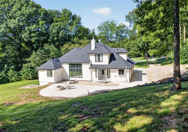 Photo 3 of Sale Pending at 7355 Nw Brightwell Rd, Parkville, MO 64152 | MLS# 2638934 | Listing updated on 2026-10-03