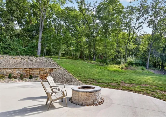 Photo 4 of Sale Pending at 7355 Nw Brightwell Rd, Parkville, MO 64152 | MLS# 2638934 | Listing updated on 2026-10-03