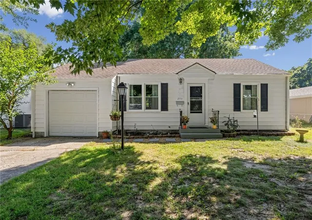 Photo 1 of Sale Pending at 2711 S Scott Ave, Independence, MO 64052 | MLS# 2638938 | Listing updated on 2026-08-31