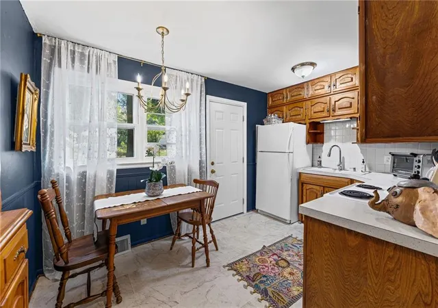 Photo 3 of Sale Pending at 2711 S Scott Ave, Independence, MO 64052 | MLS# 2638938 | Listing updated on 2026-08-31