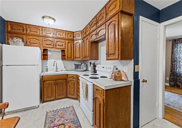 Photo 3 of Sale Pending at 2711 S Scott Ave, Independence, MO 64052 | MLS# 2638938 | Listing updated on 2026-08-31