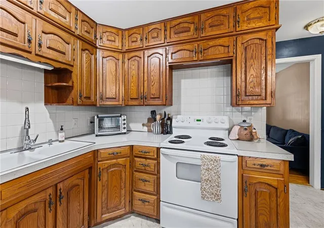 Photo 4 of Sale Pending at 2711 S Scott Ave, Independence, MO 64052 | MLS# 2638938 | Listing updated on 2026-08-31