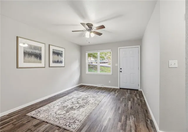 Listing Photo 4 - Condo for sale in building located at 5002-5004 N Topping Ave, Kansas City, MO 64119