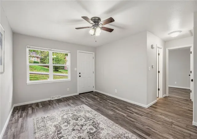Listing Photo 5 - Condo for sale in building located at 5002-5004 N Topping Ave, Kansas City, MO 64119
