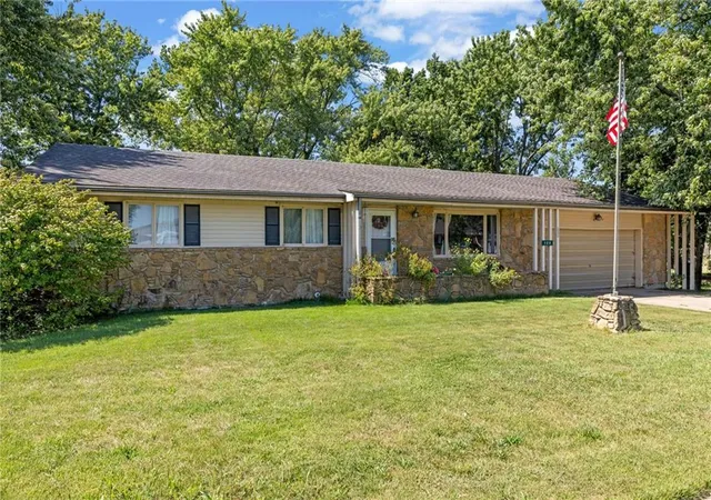 2nd image of 128 N Robey St, Williamsburg, KS 66095 | MLS# 2638942