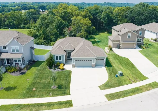2nd image of 4712 Redwood St, Leavenworth, KS 66048 | MLS# 2638963