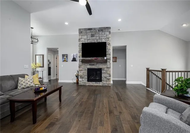 5th image of 4712 Redwood St, Leavenworth, KS 66048 | MLS# 2638963