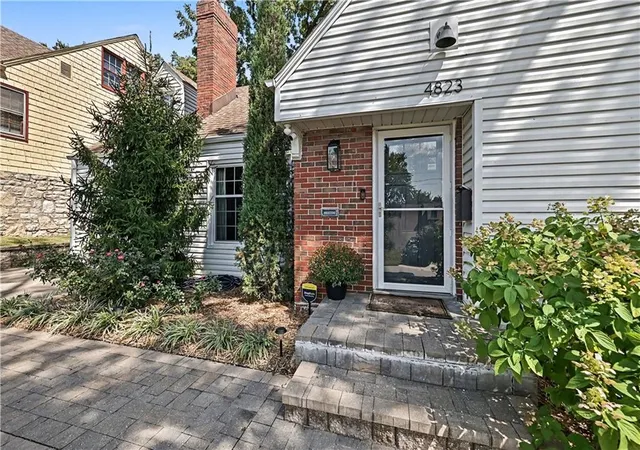 Photo 3 of Single family home for sale at 4823 Terrace St, Kansas City, MO 64112 | MLS# 2638964 | Listing updated on 2026-09-05