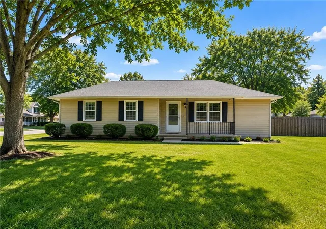 1st image of 1203 Western St, Leavenworth, KS 66048 | MLS# 2638966