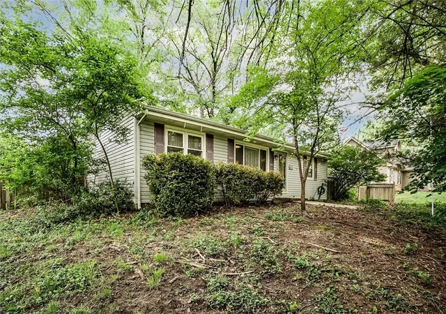 Photo 2 of Single family home for sale at 1203 Western St, Leavenworth, KS 66048 | MLS# 2638966 | Listing updated on 2026-08-29