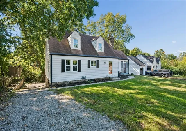 Photo 3 of Single family home for sale at 209 Ne Hill St, Kansas City, MO 64116 | MLS# 2638978 | Listing updated on 2026-10-11