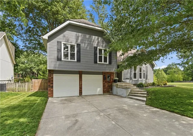Photo 2 of Sale Pending at 1012 S Winterbrooke Dr, Olathe, KS 66062 | MLS# 2638980 | Listing updated on 2026-10-09