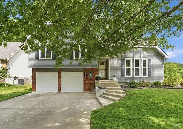 Photo 1 of Sale Pending at 1012 S Winterbrooke Dr, Olathe, KS 66062 | MLS# 2638980 | Listing updated on 2026-10-09