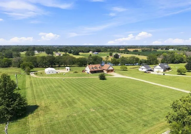 Photo 3 of Sale Pending at 17200 S Gray Dr, Pleasant Hill, MO 64080 | MLS# 2638981 | Listing updated on 2026-08-31