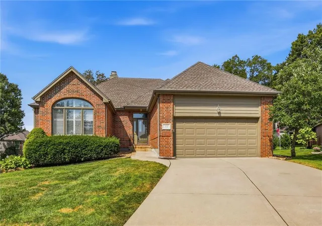 Photo 1 of Sale Pending at 211 E 130th Ct, Kansas City, MO 64145 | MLS# 2638982 | Listing updated on 2026-09-03