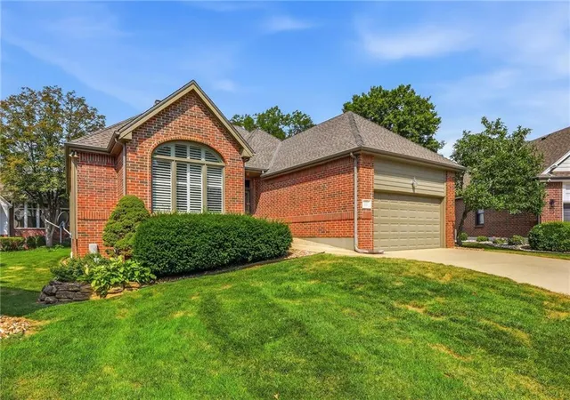 Photo 2 of Sale Pending at 211 E 130th Ct, Kansas City, MO 64145 | MLS# 2638982 | Listing updated on 2026-09-03