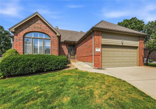 Photo 3 of Sale Pending at 211 E 130th Ct, Kansas City, MO 64145 | MLS# 2638982 | Listing updated on 2026-09-03