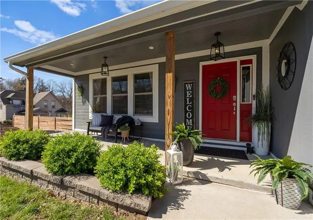 Photo 2 of Single family home for sale at 715 S 4th St, Atchison, KS 66002 | MLS# 2638983 | Listing updated on 2026-10-06