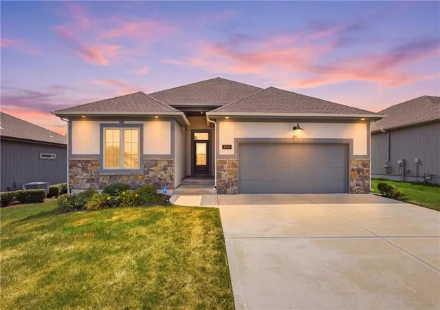 Photo 1 of Sale Pending at 1905 Ne 111th Ct, Kansas City, MO 64155 | MLS# 2638988 | Listing updated on 2026-10-07