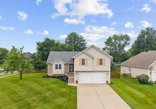 Single family home for sale at 1104 Regency Dr, Kearney, MO 64060 | MLS# 2638994