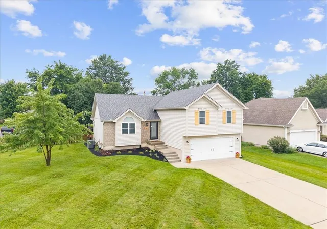 Photo 2 of Single family home for sale at 1104 Regency Dr, Kearney, MO 64060 | MLS# 2638994 | Listing updated on 2026-09-14