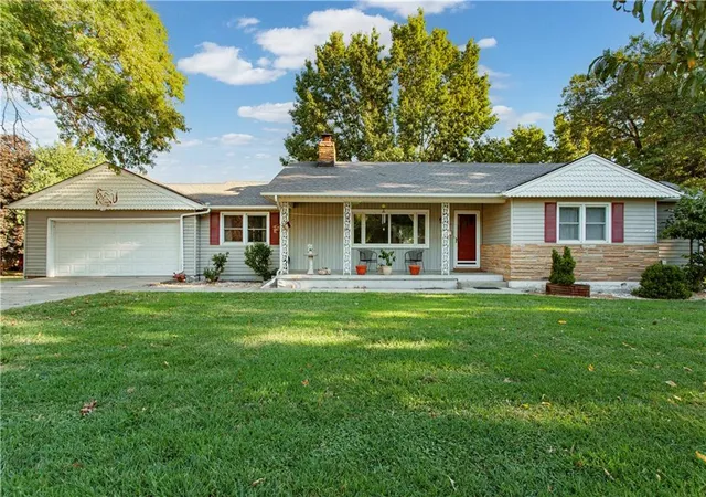 Photo 1 of Sale Pending at 2109 Sw Walnut St, Blue Springs, MO 64015 | MLS# 2639006 | Listing updated on 2026-09-05