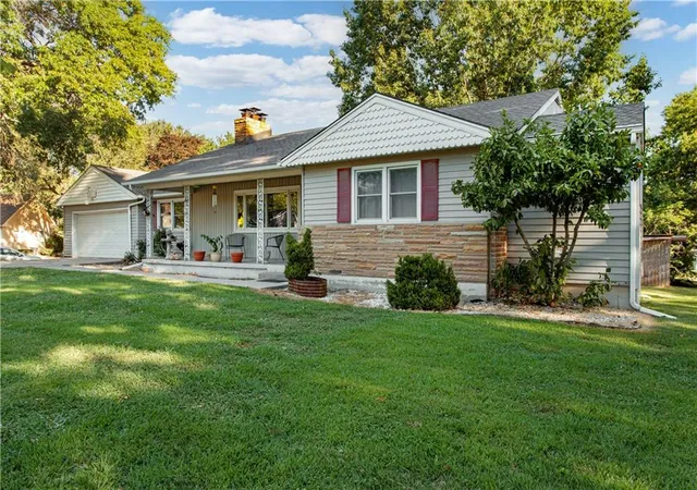 Photo 2 of Sale Pending at 2109 Sw Walnut St, Blue Springs, MO 64015 | MLS# 2639006 | Listing updated on 2026-09-05
