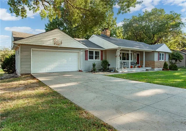 Photo 3 of Sale Pending at 2109 Sw Walnut St, Blue Springs, MO 64015 | MLS# 2639006 | Listing updated on 2026-09-05