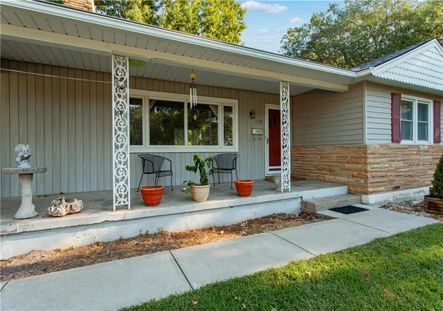 Photo 3 of Sale Pending at 2109 Sw Walnut St, Blue Springs, MO 64015 | MLS# 2639006 | Listing updated on 2026-09-05