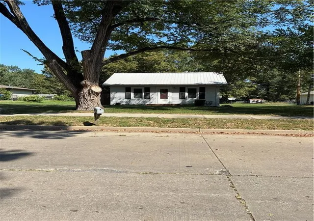 1st image of 323 E 13th St, Ottawa, KS 66067 | MLS# 2639010