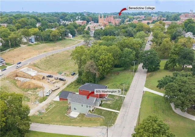2nd image of 605 Washington St, Atchison, KS 66002 | MLS# 2639012