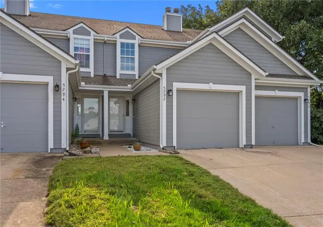 Photo 2 of Condo for sale at 5792 Nw Plantation Cir, Lee's Summit, MO 64064 | MLS# 2639016 | Listing updated on 2026-10-18