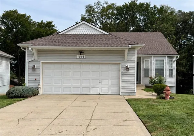 Photo 1 of Sale Pending at 1516 Nw Primrose Ln, Blue Springs, MO 64015 | MLS# 2639017 | Listing updated on 2026-09-27